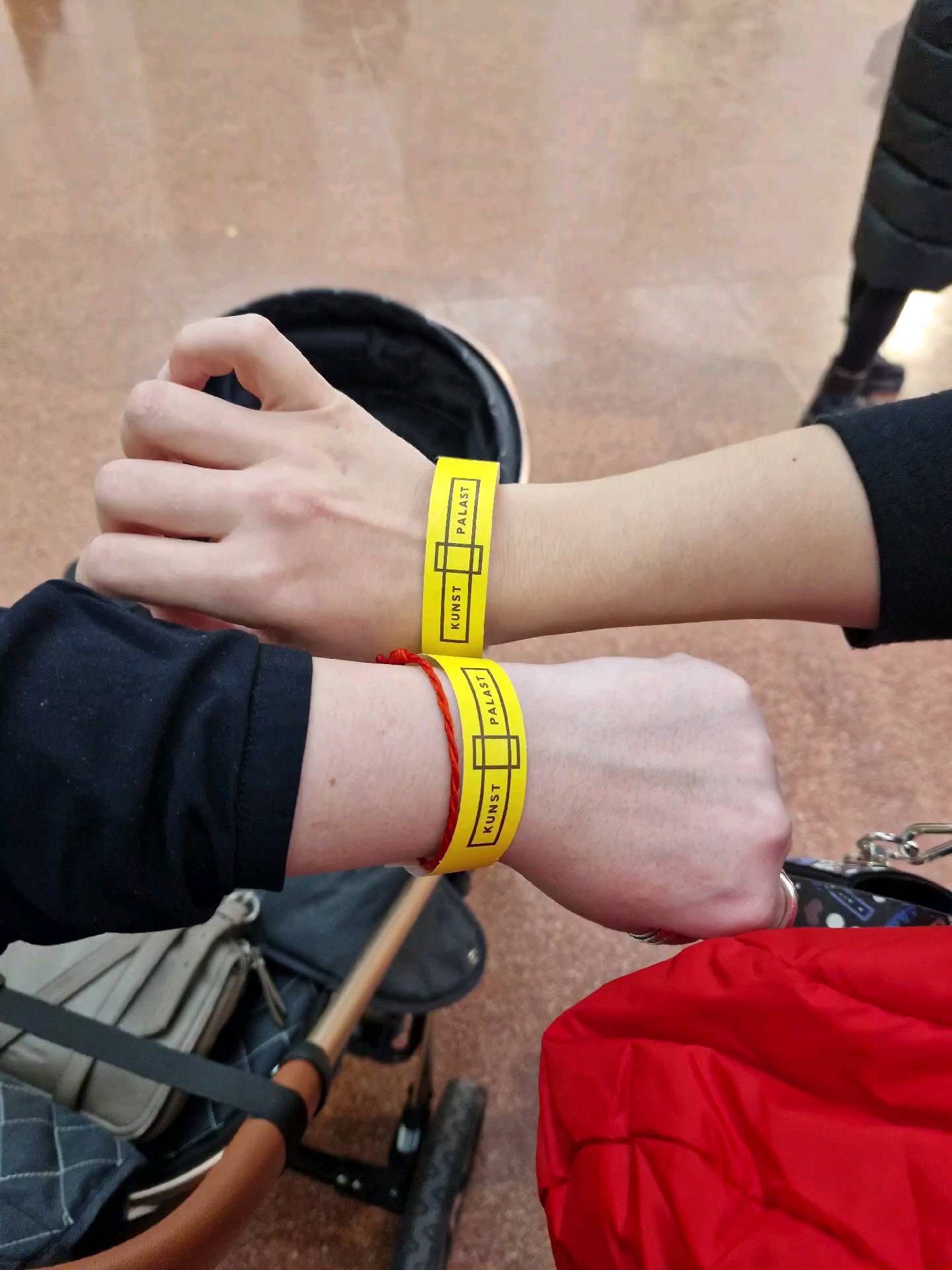 #tbt fun with my sister @fofatsartsidze and nephew Nikusha at the #kunstpalast
.
.
.
.
.
.
#DĂŒsseldorf #throwback #sisters #museum #fineart #rubens #paintings #funtime #nephew #family #singersofinstagram #dayoff #memories