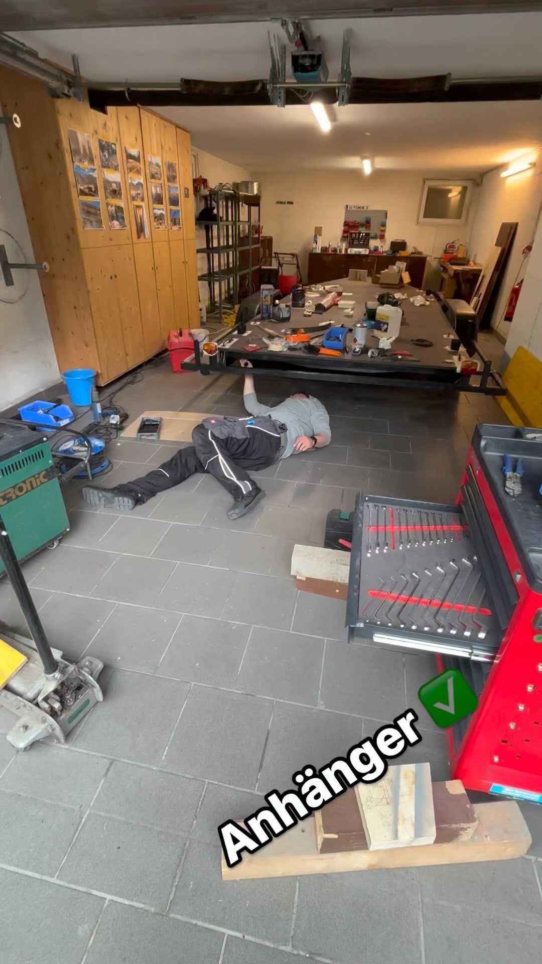 Smokerbau Hemsen und Ecke: Anhänger ☑️ #smoker #bbq #schwertransport #grillen #freude #besteleben #blackisthecolor #tirol #inzing #anhänger