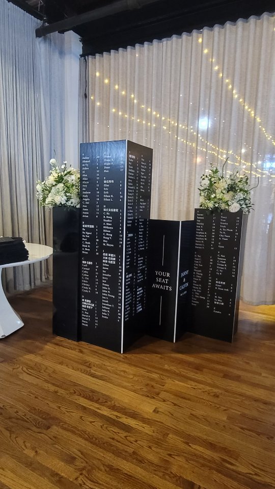 Clean lines and timeless will forever be my vibe...
#seatingchart #weddingsigns #acrylicdetails #acrylicsigns #weddingdecor #luxuryweddings #custommade #weddingflowers #celebration #love #weddingdetails