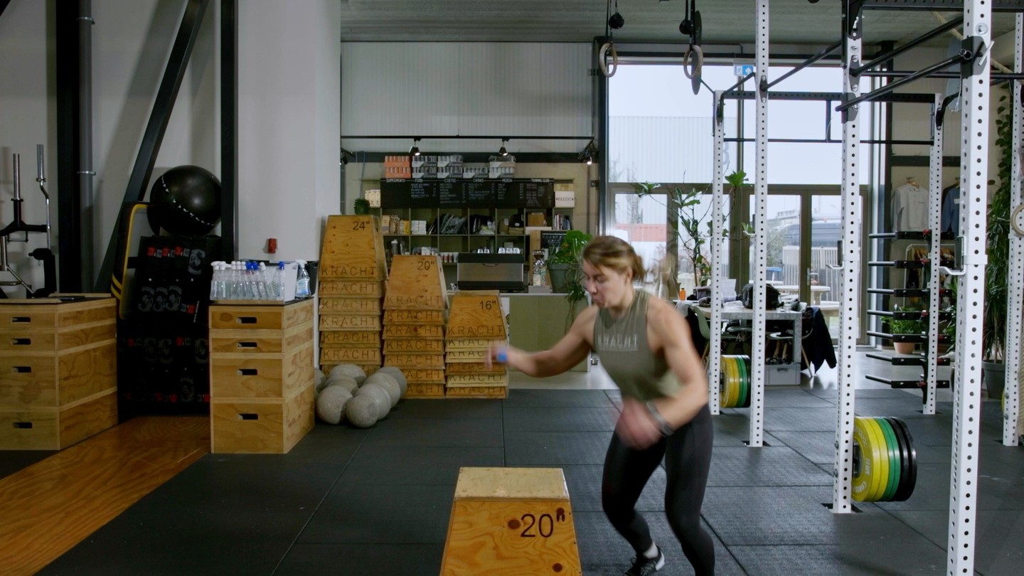 Maximize your CrossFit Open performance with our upcoming workshops (30/01 & 13/02)! Learn strategies and pacing in the first workshop, and efficient transitions and movements in the second. Sign up now to secure your spot!
#krachtamsterdam #krachtcommunity
