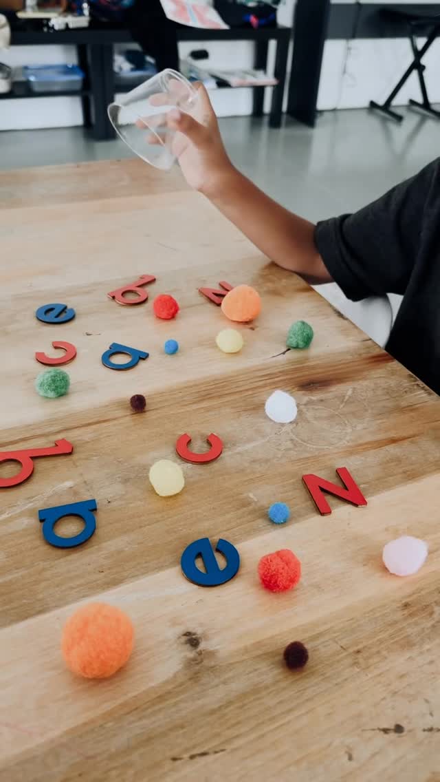 Tiny hands, big neural pathways! At Wild Peaks, we love activities that do more than meet the eye. This playful “catch” game might look simple, but it’s a powerful exercise in bilateral integration—the ability to coordinate both sides of the body (and brain) at once.
With a cup in each hand, children must listen for a called-out color or phonetic sound, then catch the matching item from a mixed set of Montessori alphabet letters and color Pom Poms. Because our moveable alphabet uses red and blue letters, it adds a unique challenge: their brains must slow down, differentiate, and respond with precision.
Why is bilateral integration important?
Studies show it’s foundational for everything from handwriting and reading to motor planning and emotional regulation. Strengthening these pathways helps children develop better focus, coordination, and confidence in both body and mind.
More than play—it’s the kind of learning their whole body remembers.
Save this idea for your next brain break—and pass it on to a fellow educator or homeschooler who gets the power of purposeful play.
#WildPeaksCollective #MontessoriInspired #BilateralIntegration #BrainDevelopment #MontessoriAtPlay #EarlyChildhoodEducation #HomeschoolLearning #HomeschoolIdeas #HomeschoolIdeasForLittles