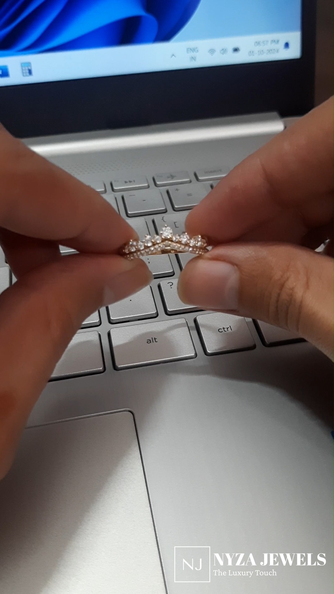 ❤️Moissanite Crown Ring❤️
Sterling Silver 925 with Yellow Gold Plated
.
.
These rings make perfect statement pieces, celebrating special milestones with a touch of royal elegance. Imagine wearing a crown on your finger!
