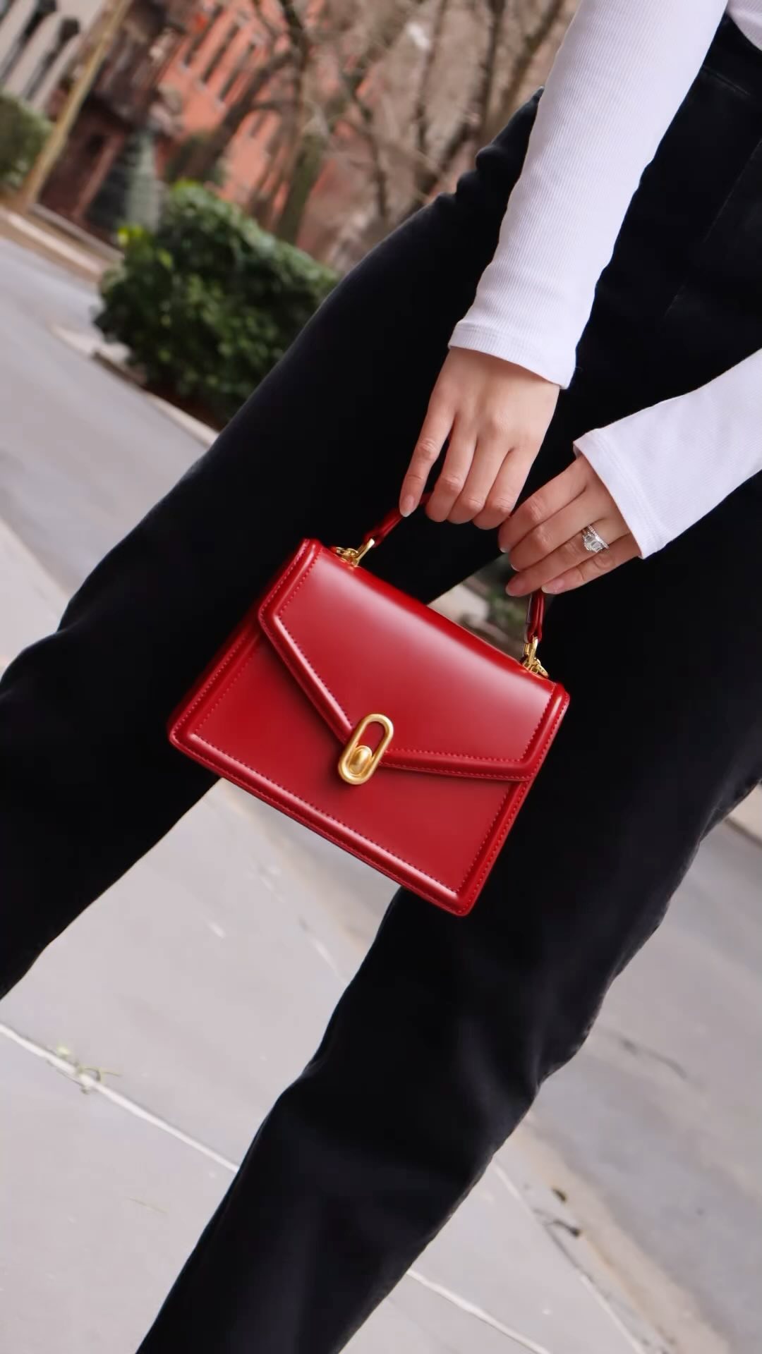 Happy Valentine’s Day❣️ we’re celebrating with the launch of The Thompson bag
Link in bio to learn more