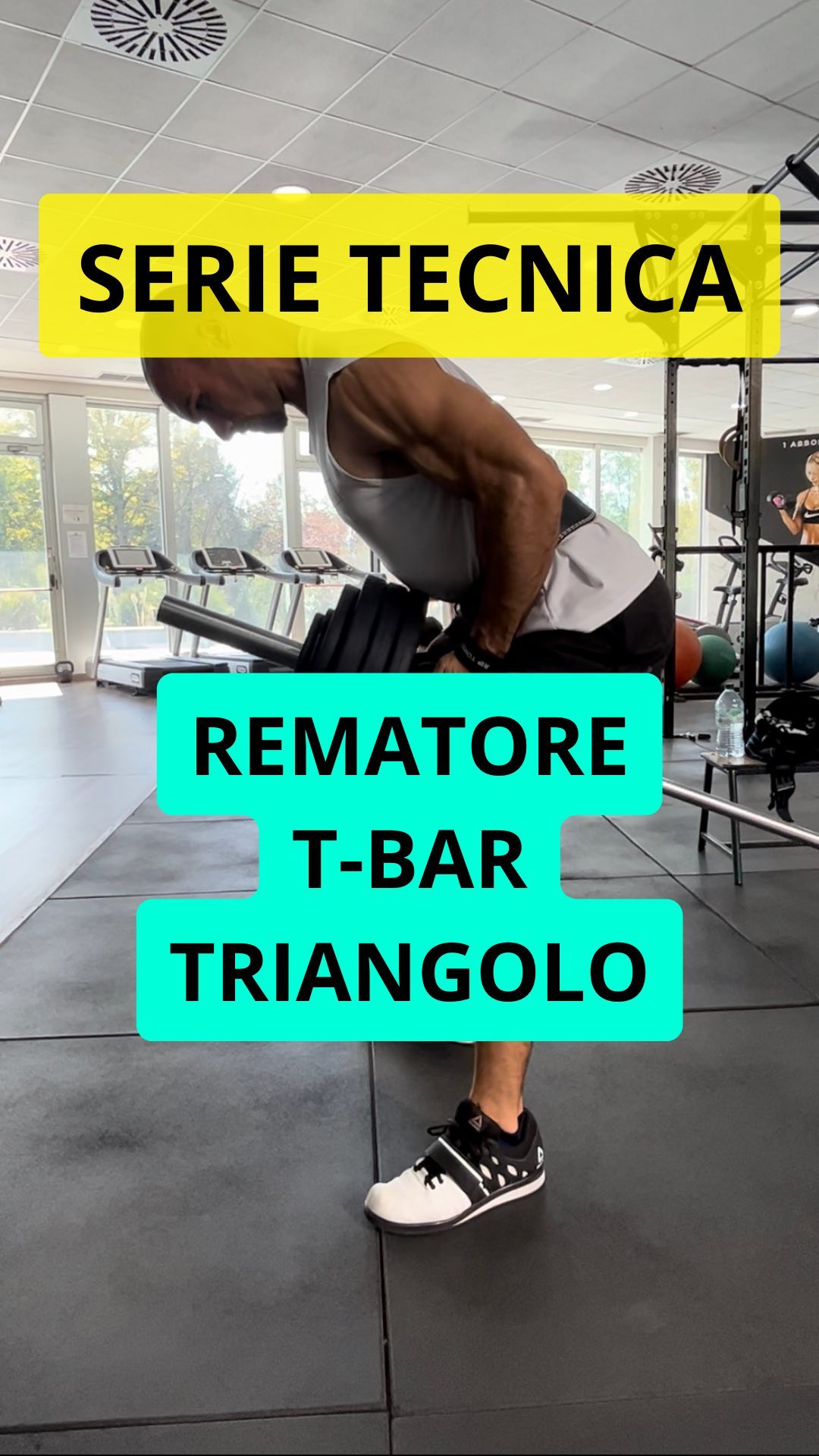 Ciao a tutti! 👋🏼
Oggi diamo il via ad una nuova serie, tutta dedicata a tecnica ed esecuzione dei principali esercizi che possiamo svolgere in sala pesi! 🏋🏻♂️
Ho scelto di iniziare con un esercizio che apprezzo particolarmente: il REMATORE T-BAR con TRIANGOLO!
Si tratta di un movimento spesso sottovalutato, ma in realtà complesso.
Come tutti i rematori permette di allenare efficientemente la schiena e di porre grande enfasi sul gran dorsale.
Si presta molto bene per serie a ripetizioni medio-basse e carichi medio-alti, ma è molto versatile.
Personalmente, lo preferisco al comune rematore con bilanciere per il semplice fatto che va a stressare meno la zona lombare e può essere eseguito anche da chi non ha una grande mobilità.
Consiglio vivamente di provare questo esercizio e, se già lo conoscete, di inserirlo nelle vostre programmazioni.
Perciò, guardate, imparate, replicate, e apprezzate le smorfie del Nutrizionista! 😅💪🏼👨🏻⚕️
Qualora fosse di tuo interesse, ti invito a seguirmi, cercarmi su MioDottore, controllare il mio sito www.lucazucchelli.com e a scrivermi per qualsiasi dubbio o chiarimento.
Vorresti trasformarti nella migliore versione di te stesso, ma non sai da dove iniziare? Scrivimi e discutiamone insieme!
Hai già deciso di prenderti cura della tua salute e di rimetterti in forma, ma non sai a quale professionista rivolgerti?
Beh, sono qui per questo! Non tergiversare, contattami!😉
#nutrizione #alimentazionesana #nutrizionista #mangiare #dieta #salute #dimagrire #cibosano #fitness #fit #sport #healthyfood #health #lifestyle #fat #body #bodybuilding #diet #backday #back #tbar #row #forza #atleta #athlete #palestra #gym #endurance #allenamento #performance