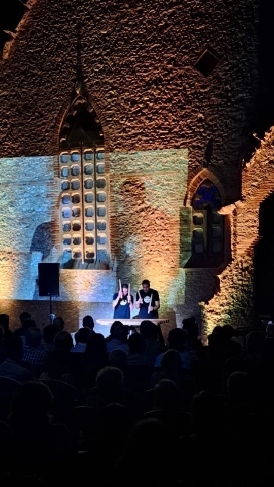 🎼 Coneixeu el so de la txalaparta de vidre? La de @txektarragona és única al món!
Unes intervencions precioses @nando.talo i @aguilerafrancesc !
@visit_vistabella @ajlasecuita @dipta_cat @cultura_cat @marcguerris @marcvzz #jujol #modernisme #lasecuita #vistabella #primaveramusicalvistabella #sagratcor