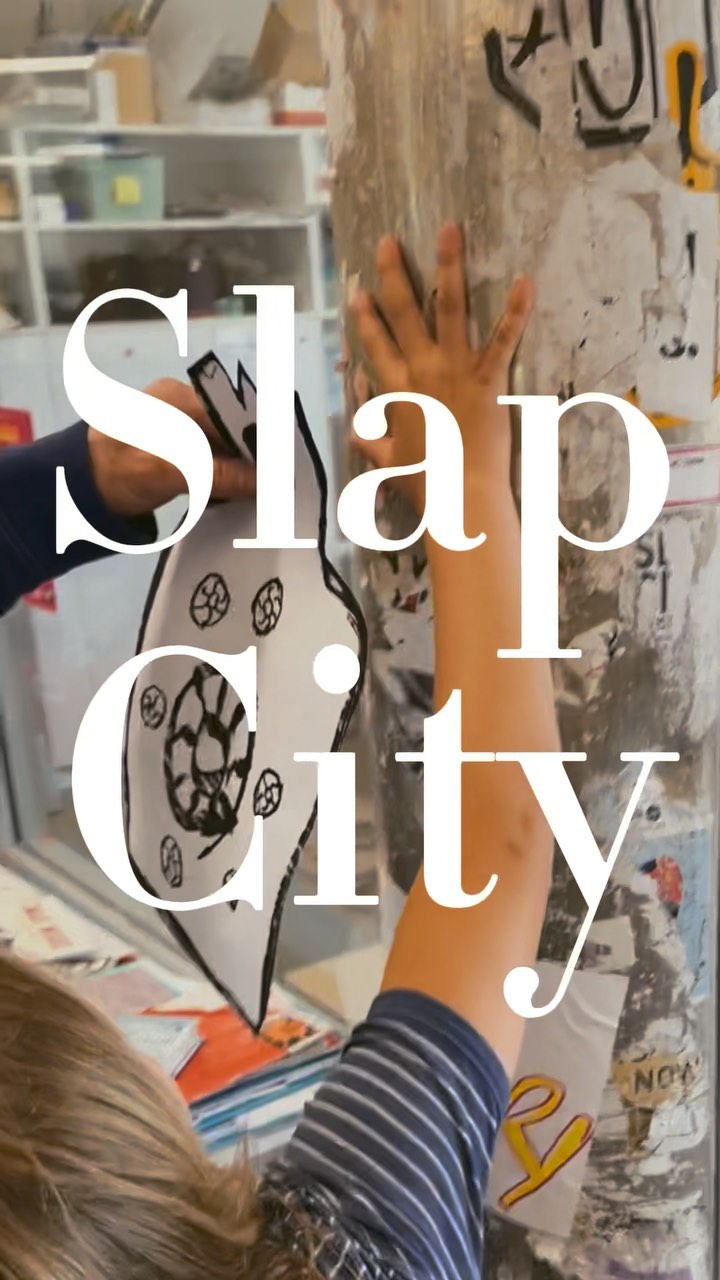 In the last of our art week vids from the school, Nat from @slapcity_chch visited to show the tamariki how to get busy with the paste! (Salt, flour and water only - no kids were harmed in the making of this video 😂)
*
#ōhinehou #bankspeninsula #whakaraupō #lyttelton #newzealand #art #artist #artauction #community #fundraiser #nzartists #nzart #nzartistsoninstagram #billhammond