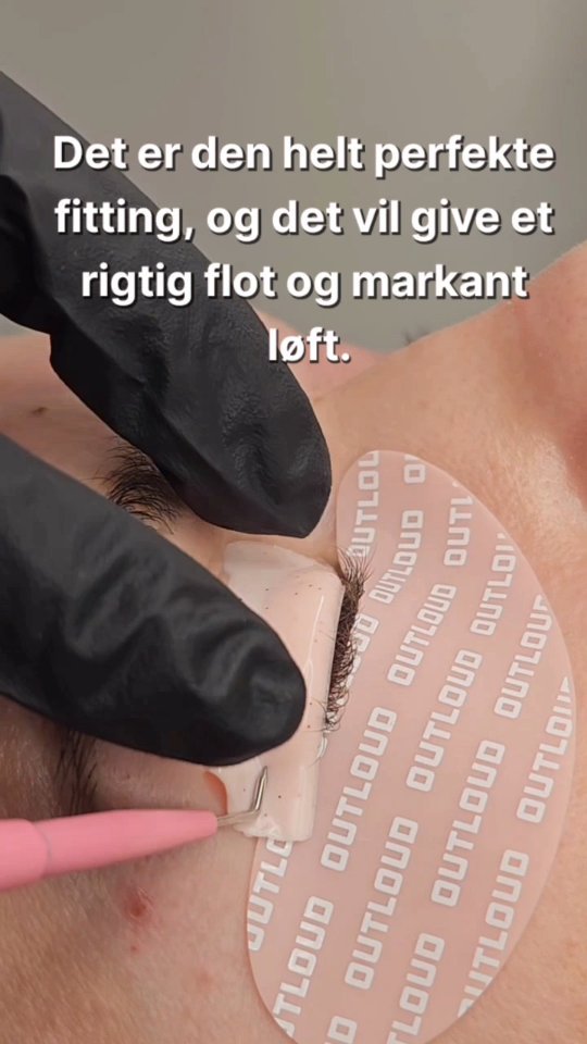 Fitting med Teardrop Pads 🖤
Sørg for at vipperne rammer højdepunktet på puden, 1/3 op ad vippen, målt fra vippekanten. Så får du er flot og markant løft.