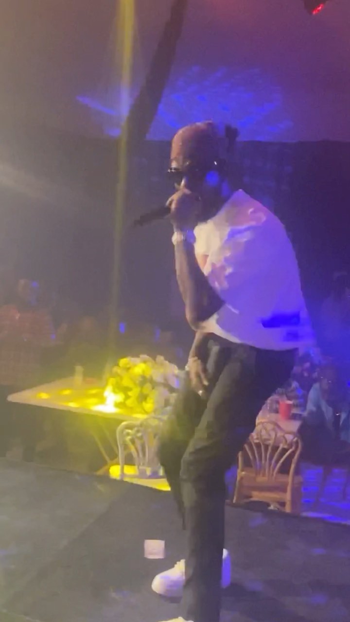 About last night @itsmeshackofficial live in concert 🎶 💯
Cc @_dkingmaker @iamharrysong
New single “better days” out on all platforms,link @ bio,kindly hit the link to stream🎼 ❤️
.
.
.
🎥 @remarkable_farouk 🖤