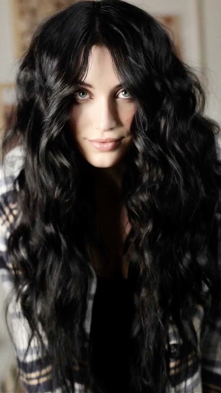 When an extension artist finally gets her extensions back in. 🔥
Click the link in my bio to get your hair upgraded too!
Big thank you to @stella.komihair for my own dream hair! 🤍🤍