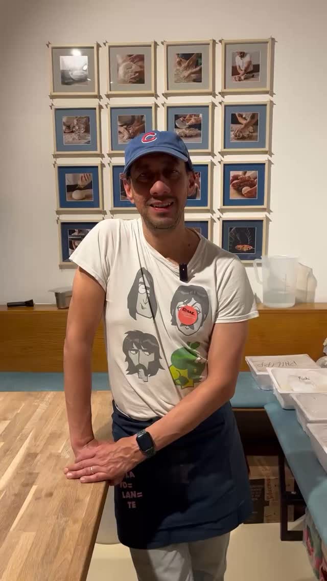 What’s it really like to join a Scuola Volante pizza workshop? 🍕👀
Edgar gave it a shot – and spoiler: „it was amazing“
Watch his review and see why flipping dough with @thepizzaguy_pablo might just be your new favorite hobby.
#scuolavolante #pizzaschool #pizza #thepizzaguy #discovolante #prontovolante #wien #pizzaworkshop #viennaactivities #pizzaworkshops #foodie #pizzalovers #cookingschool #pizzatime #pizzaexperience #neapolitanpizza #viennafoodie #pizzavibes #fromdoughtocrust #pizzaclass #handsoncooking #edgarreviews #teamevent #datenightidea #thingstodoinvienna