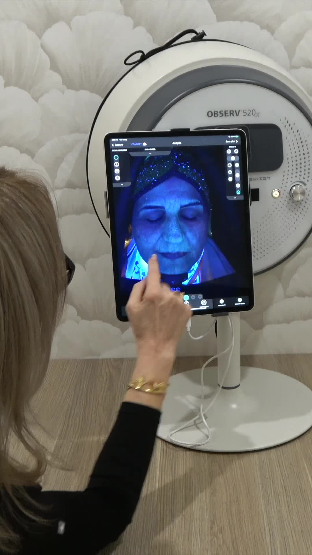 Technology alone doesn’t transform skin, but when guided by the right hands, it can.
Our skin analysis combines clinical imaging with expert insight to find the root cause of your concerns, tailor the best treatment plan, and track results you can see and feel.