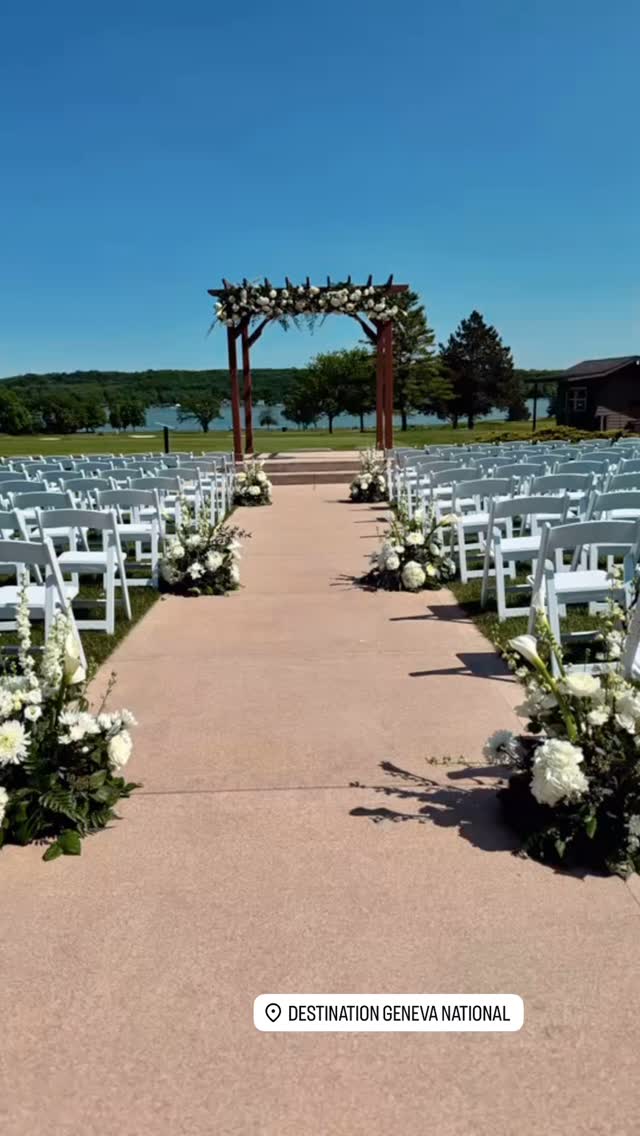 Congrats newlyweds (we know your pups are happy for their pawarents too!) #CouplesofGN #wedding #lakegeneva
@destinationgn
@destinationgnweddings
@trulyyourstess
@events_alexandra
@somethingbluelg
@juliemichellecakes
@peschesgreenhouse
@wags_of_love
@windycitylinen