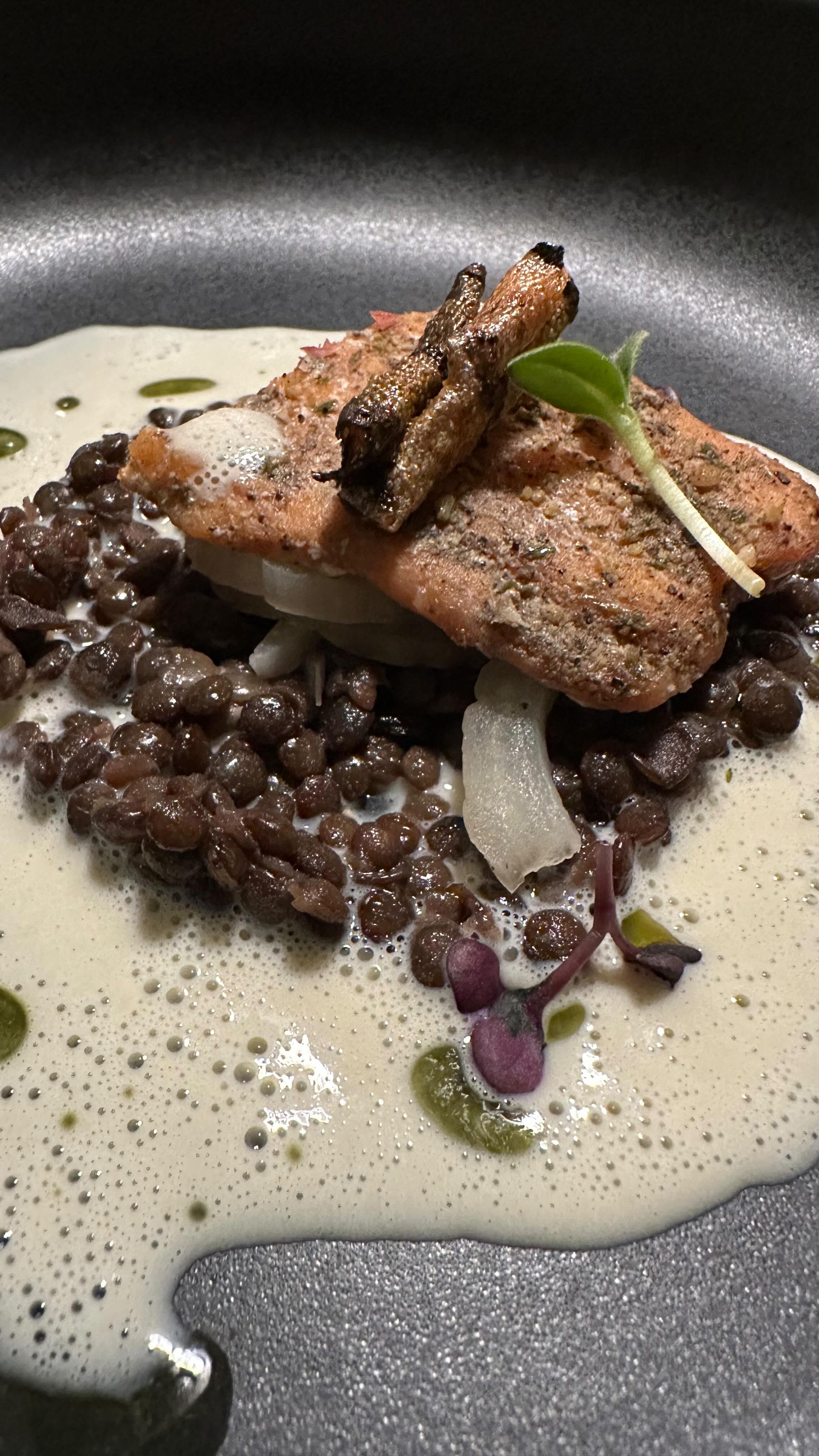 Geräucherter Saibling aus unserem Garten 🥰
Lass dich bei uns kulinarisch verwöhnen und genieße die leckeren Kreationen von unserer Küche.
—> SUPRISE Dinner am 6./7. Dezember
—> Silvester Dinner am 31. Dezember
Jetzt reservieren auf www.oberstadt-baden.ch
#oberstadt #oberstadtbaden #badenist #badenisst #restaurant #gaultetmillau #guidebleu #foody #food #cooking