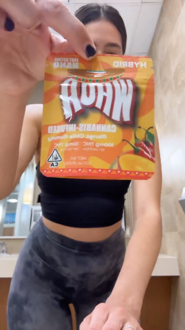 100mg later…
Fun fact of the day: if you want to maximize your edible experience, take it on an empty stomach, then 20 min later eat something. Hence, why I ate a vegan protein bar mid cycle haha. This will enable the edible to travel faster into your small intestines where you’ll gain the most out of your experience. 🤤
Ended with a little steam room/sauna and some @pressedjuicery
Ps. I’m doing 30 days of cycling and today is day 3 🚴🏻♀️✨
And lol at the human proof packaging 😂
#workout #spin #cannabis #cannagirl #themarijuanamedium