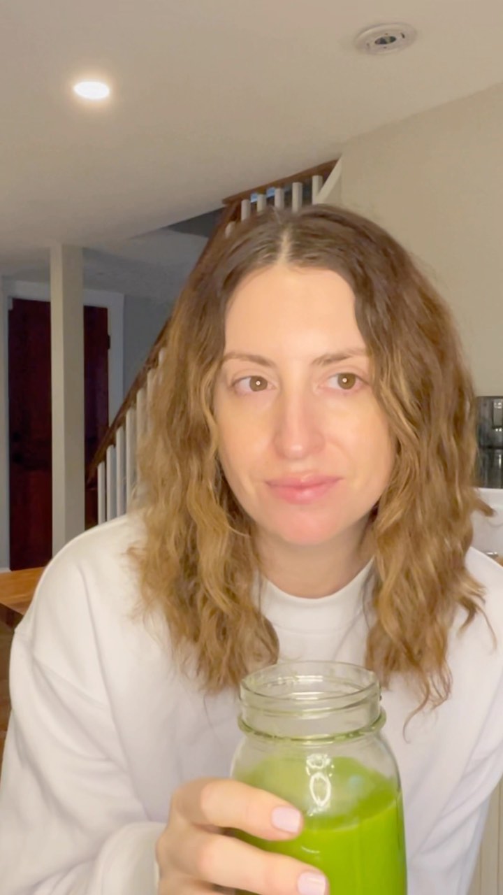 Let’s talk about the benefits of green juice! Not only is it great for the gut but it’s also beneficial for our skin! Green juices contain vitamins and nutrients that help stimulate collagen formation and combat free radicals that destroy collagen in our system, keeping our skin youthful. Their anti-ageing properties may also aid in smoothing out fine lines and wrinkles.
Glowing Skin Green Juice Recipe:
Combine the following ingredients in juicer and enjoy!
- 1 bunch chopped celery
- 1 cucumber peeled and chopped
- 1 green apple peeled and chopped
- 1 inch piece of ginger peeled and chopped
- 1 lime peeled
- 2 handfuls of spinach
* I’m using a Hurom juicer but I’ve also made this juice with a high speed blender- just combine all ingredients in blender, add 2 cups of water then blend until smooth. Strain out the pulp.
#glowingskin #skincare #greenjuice #guthealth #wellness