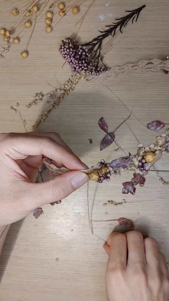 💕✨Lorena✨💕
¡Mil gracias @lora_fu por confiar en nuestro trabajo! Tu apoyo es muy valioso, sin vosotras no sería posible 🥰😍🙌
Vestido:@elenadefrutos_novias😍🤩
#bodasmadrid #noviasdiferentesyúnicas #guardianasdehistorias #luciadegustin #floresporcelanafría #floresnaturalessecas #organiccottoncolours #crochet #tintesnaturalestextiles