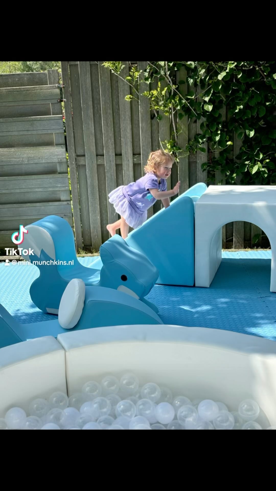 Our 20m2 blue set is the perfect option for your party in a smaller space. Suitable for both indoors and outdoors. Rent now for just 575 euros excluding tax. Includes inflatables and accessories!
#PartyRentals #EventPlanning #Inflatables #SmallSpaceSolutions #OutdoorEvents #IndoorParty #PartyAccessories #EventRentals #BudgetFriendlyParty"
Onze 20m2 blauwe set is de perfecte optie voor uw feestje op een kleinere locatie. Geschikt voor zowel binnen als buiten. Huur nu voor slechts 575 euro exclusief belasting. Inclusief opblaasbare attracties en accessoires!
#Feestverhuur #EvenementenPlanning #Opblaasbaar #KleineRuimtes #BuitenEvenementen #BinnenFeest #FeestAccessoires #VerhuurVoorEvenementen #BudgetvriendelijkFeest