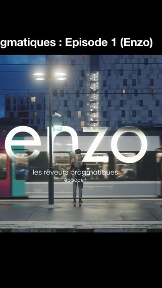 Série « Les rêveurs pragmatiques » pour le @cea_officiel
Épisode 2 avec Enzo.
Je crois que cet épisode est le préféré d’ @henrimothe. Le tout premier qu’il a monté et le tout premier qu’on a tourné entre Massy et Saclay.
Lors de nos premiers échanges autour du concept et des scénarios, il était évident qu’avec 1 jour de tournage par film, l’équilibre entre scènes écrites et scènes shootees à la volée devait être précis. Il s’agissait de ne jamais perdre de temps et d’être prêt à toute éventualité car nous suivions nos personnages sur 1 journée type de travail. La clé ? Des esprits créatifs et collaboratifs. Tout le monde vient avec ses idées sur ce type de tournage. Et celles d’ @henrimothe, toujours associées à une maîtrise technique implacable, ont su portée l’ambition de ces films un cran au-dessus. Sans parler de sa belle intuition pour la musique en post-prod ;)
Merci pour tout !
✌🏼
—
@agencebproduction
@henrimothe
@charlottecario
@xavierlaurent31
@amanda_bgno