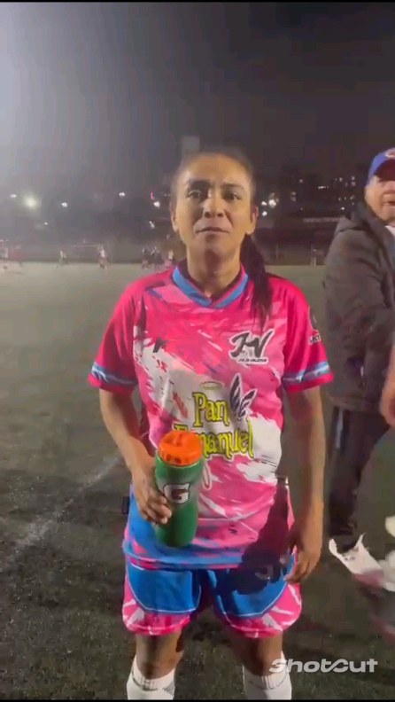 Jugadora de la primera semifinal 😌 siempre demostrando su talento y humildad💪🏼
@panemanuelbogota @deportescompensar @balonesgolary @vivetvcolombia @gatoradecolombia
#juntoshacemosunmundomejor #futbolfemenino #futbol #femenino