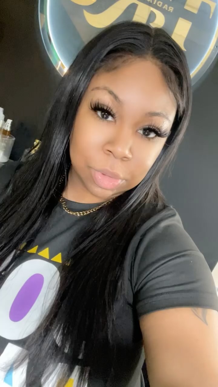 Just did something quick while I’m in between clients cause so many people been wanting me to hop on this trend lol I get told I need to show my face more so take this as an introductory 😂 #imawaxer #cincinnatiesthetician #blackesthetician #ohiowaxer #waxerlife #waxing #explore