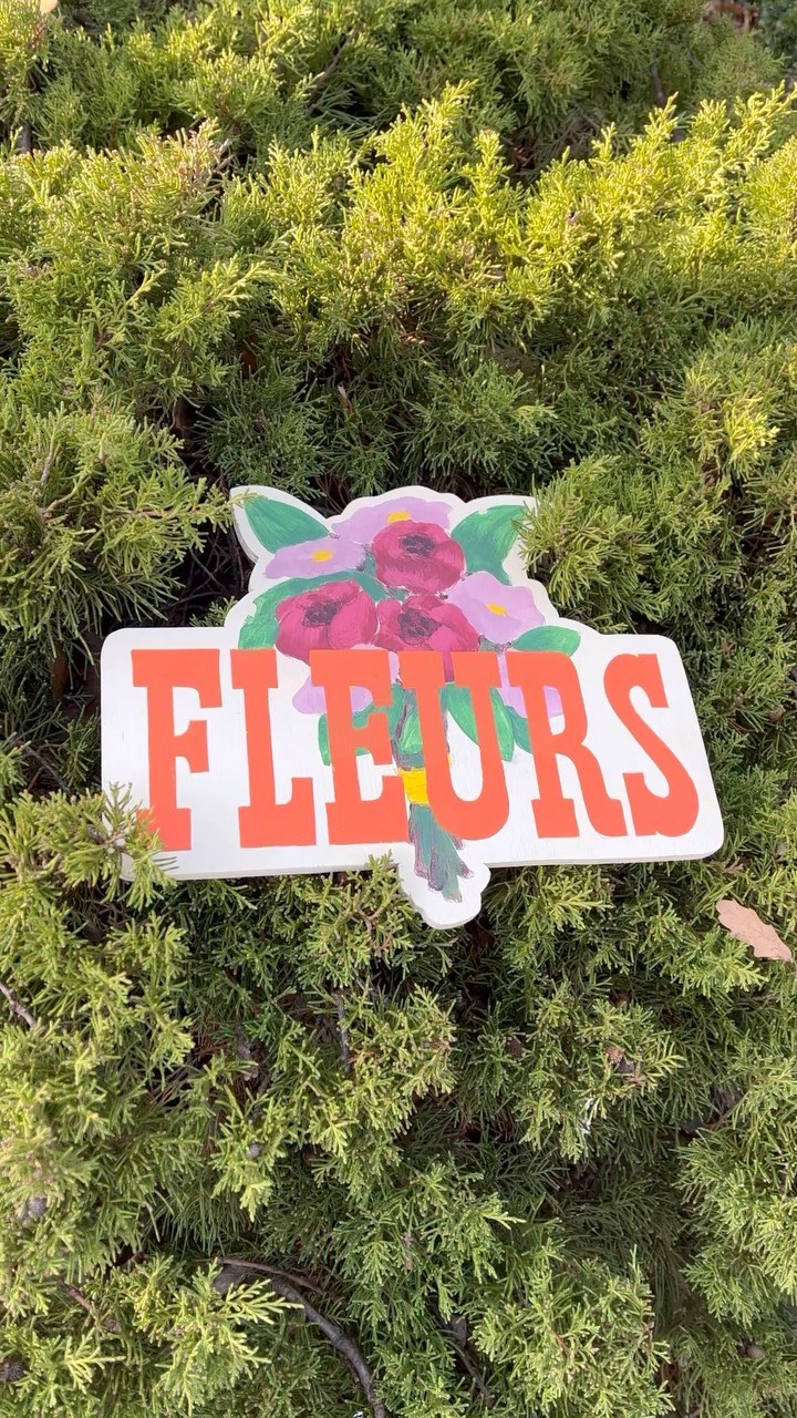 💐 Plus de fleurs moins de d*ck pic 💐
#peintalamain #peintreenlettres #alwayshandpaint #signpaint #signpainting #handpainting #lettering #handlettered #handlettering #practice #typography #fleuriste #flower #fleurs #nimes #montpellier #occitanie #luckylucien