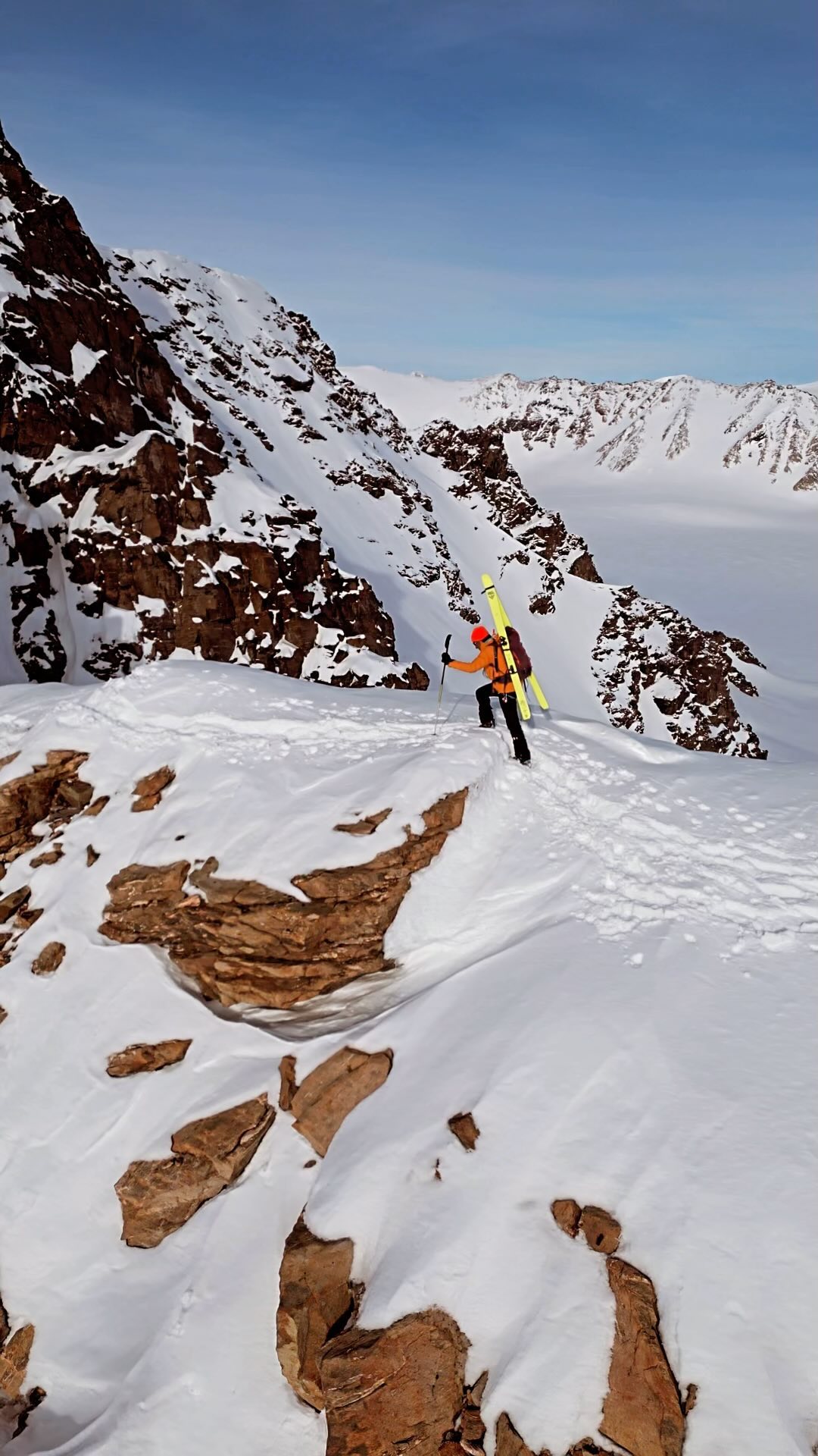 Scenery walk on a crest in Svalbard 🇳🇴