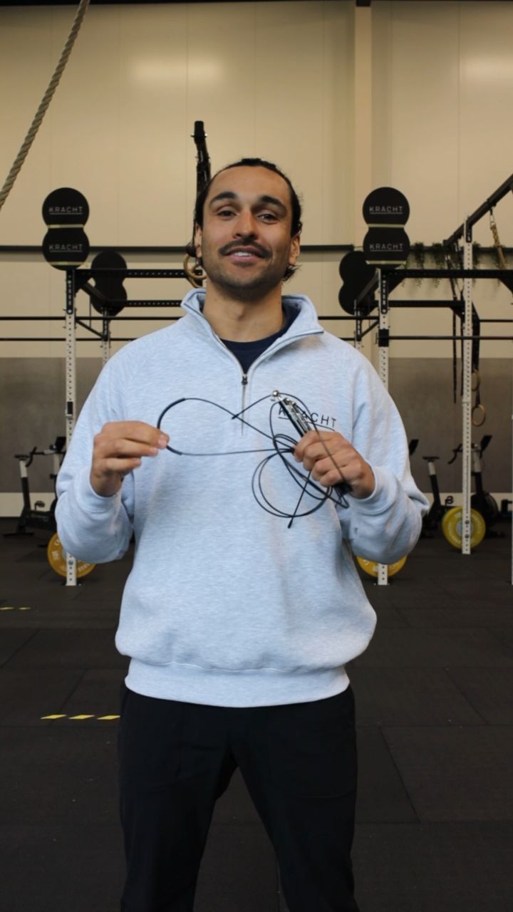 No more confusion when it comes to picking the right jump rope! Coach Cedric is here to give you a quick guide on the essentials of an awesome jump rope. From thickness to length and ability level, he will help you choose the perfect rope to maximize your workouts. 🤓💪🏾