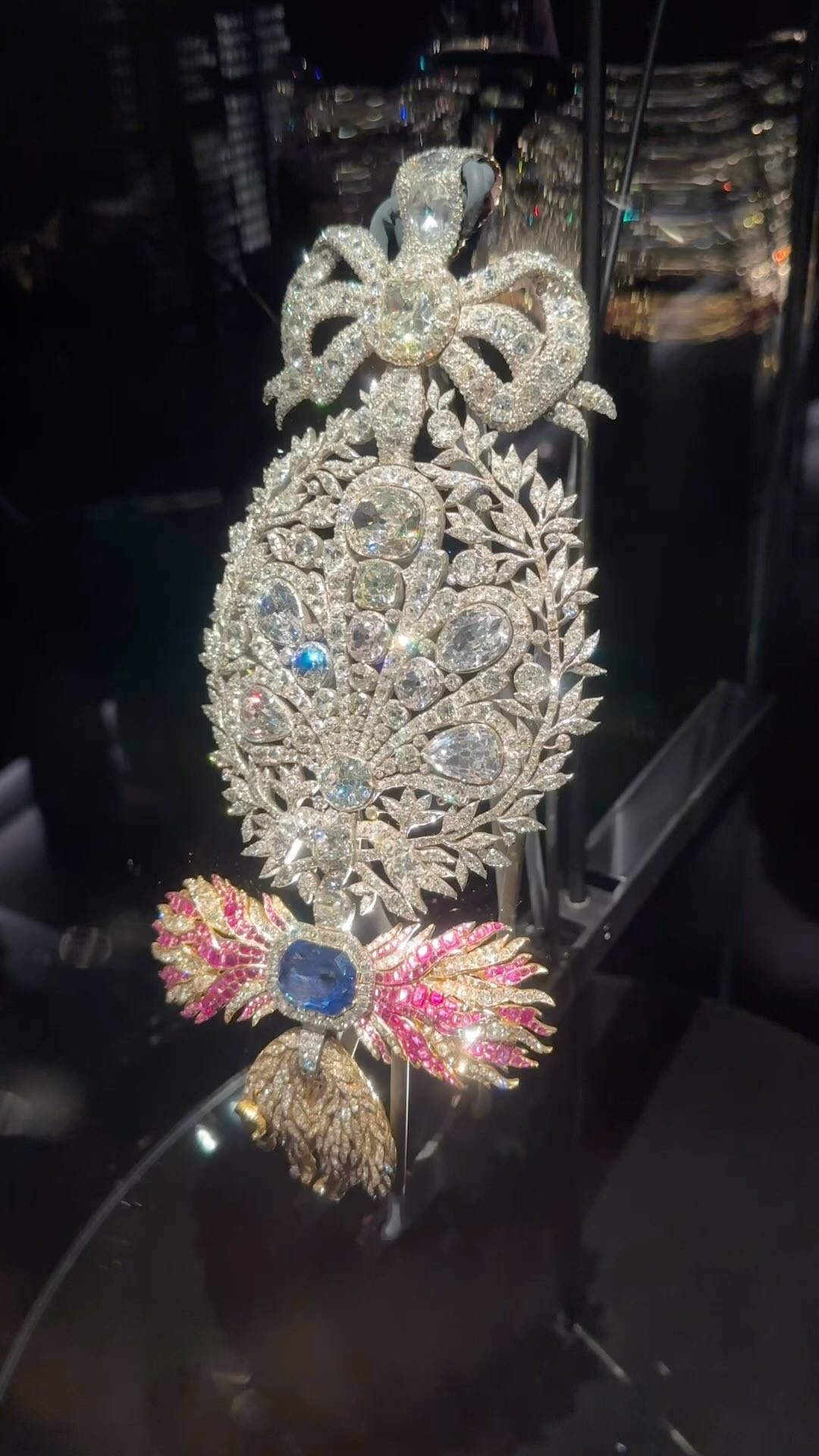 Just one 💎 treasure from the amazing collection featured at #lisbonpalace & The highly awaited TREASURES, ROYAL GEMS & JEWELLERY INTERNATIONAL COLLOQUIUM 🇵🇹 LISBON I 🩷 U