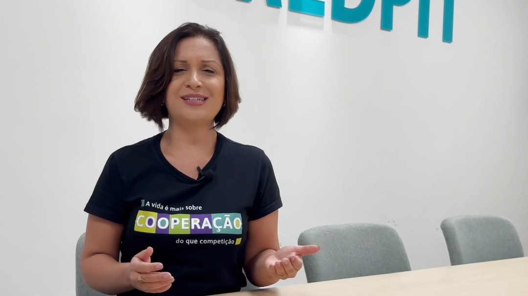 2024 foi um ano marcante para mim, tanto pessoal quanto profissionalmente.
Como Agente de Desenvolvimento Cooperativista e PAE no Sicoob Credpit, tive a oportunidade de contribuir com a realização do Concurso Cultural, em parceria com o Instituto Sicoob , Sicoob Credpit e escolas de Pitangui, Conceição do Pará e Leandro Ferreira.
Foram mais de 1000 alunos participantes, um número que representa muito mais do que estatísticas: é o reflexo do engajamento, do aprendizado e da construção de valores que transformam vidas. Este projeto foi uma experiência única, que não apenas impactou as comunidades envolvidas, mas também fortaleceu minha visão sobre o poder da educação e da cooperação. 💚
Para minha carreira, este concurso reafirmou o propósito de fazer a diferença e o valor de iniciativas que conectam pessoas em prol de um bem maior.
Convido vocês a assistirem um trecho do vídeo que preparamos sobre o concurso, um registro emocionante desse projeto tão especial.
Assistam o vídeo completo no Youtube - Sicoob Credpit
#tbt #publicidade #futuro #educaçãofinanceira #educaçãoinfantil