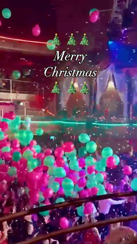 Wishing you a magical Christmas! 🎄☃️❄️🎁
Huge thanks to our amazing clients and incredibly talented artists. ❤️💕
Here’s to you all—cheers! 🍻✨
📸 Lissette @designaface