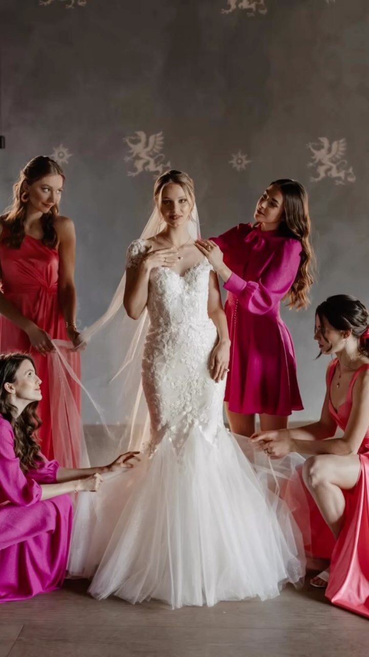 …Schlosshochzeit🤍
@mirjamtschigg
@atelieremebolzano
@luis.trenker
@brautstyling_suedtirol @sunflower_cosmetic_
@tirolergoldschmied
@schloss_freudenstein
@florale_werkstatt_
@isabel_dialer
@matthias.phl
@linda.dsp
@julia_hofer
@anna.menz
@aischa_aharam