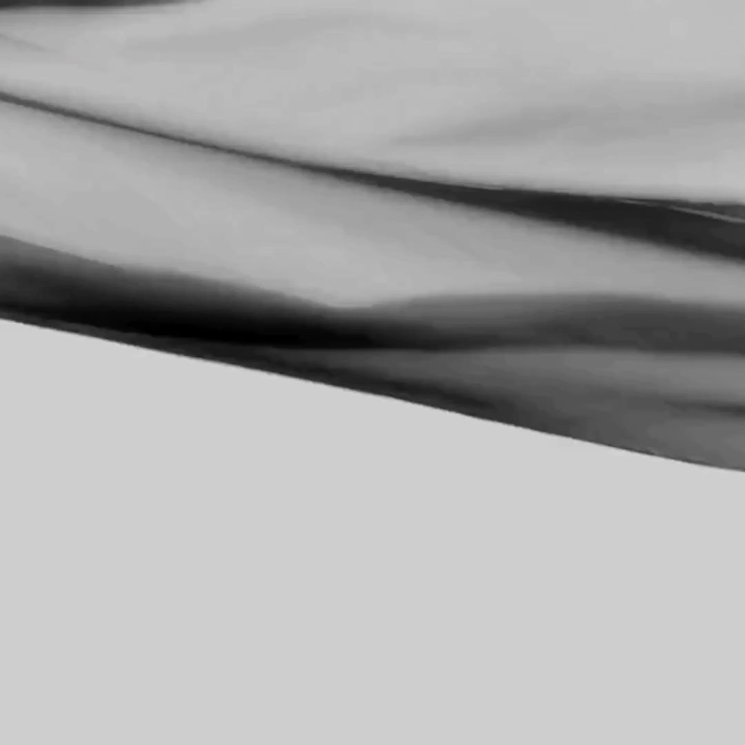 ❄️ « C’est quoi cette famille où on meurt la veille d’un mariage, en hiver, la nuit en plus ! »
La compagnie L’Estampeur vous convie à ses « Funérailles d’hiver », une comédie grinçante et burlesque d’Hanokh Levin. La cérémonie aura lieu au Lavoir Moderne Parisien, du 10 au 14 janvier 2024. Et je participe à l’habillage musical !
Les billets, c’est par là 👉 lien dans la bio
#theatre #hanokhlevin #funeraillesdhiver #comedie #burlesque @lestampeur @lmparisien