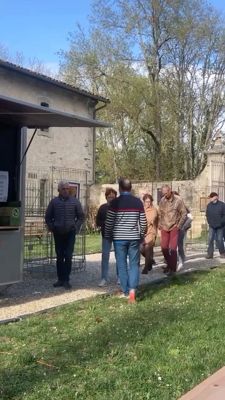 Retour sur les Journées Portes Ouvertes des châteaux de la Presqu’île 🍷
Nous souhaitons vous remercier d’être venu aussi nombreux nous rendre visite et espérons que la visite, les vins et les différentes activités proposées vous auront plu.
On se dit à l’année prochaine, ou à très vite pour nos prochains événements ... 🎊
Résultats de la tombola à venir !!!
Merci également aux différents exposants pour votre temps et votre bonne humeur !
@les_chateaux_de_la_presquile
@fredericzuzek @_kr0b @sousmesyeuxx
#portesouvertes #planetebordeaux #unairdebordeaux #redwine #instapulpe #jointhebdxcrew #bienvenuchezlesbordeaux #vignoble #vin