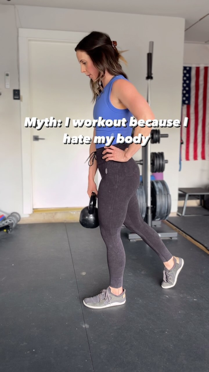 So many women workout because they hate their bodies and want to change how they look. That’s not inherently wrong but it isn’t the best motivation.
What if we flip the script? Workout because you love your body. Workout because you want to live longer. Because you want to have more energy. Because you want to be stronger, improve your mood, your hormones and sleep better at night. Workout to have the endurance to keep up with your active kiddos!
What are some POSITIVE reasons YOU workout? Share below ⬇️
.
.
.
Want to work with me? I offer in person training for clients in Dallas, TX from my home gym as well as online coaching so women can work with me from anywhere. Let me help you reach your goals in 2024 💪🏻
•
•
•
#momswholift #postpartumfitness
#fitnessmotivation #homeworkouts #womensfitness #getstrong #buildmuscle #dallaspersonaltraining #dallasfitness