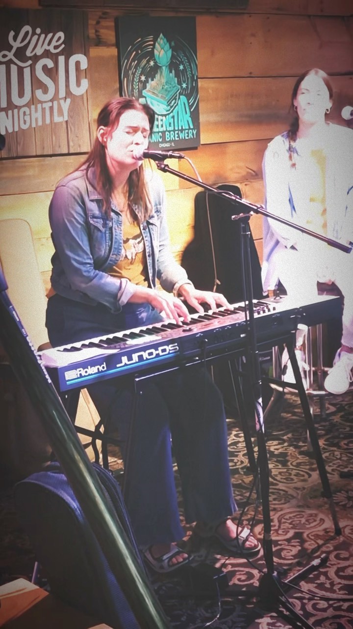 “Dreams from Last Night” a new song by Louise Kelly. Harmony by @m_say_what 🛌 😴 💭
#singersongwriter #dreams #louisekelly #originalmusic #dreaming