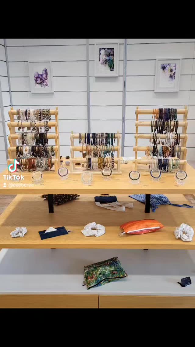 ✨ ️Attention... derniers jours pour venir découvrir nos créations ! ✨️
RDV au PopUp de Beausoleil jusqu'à demain ☺️
💎 Retrouvez les créations artisanales de C'écoCréa !
Des bijoux en #PierresNaturelles de qualités, nos attrape-rêves et créations textiles éco-responsables. 💎
Vous pouvez visiter notre site internet et passer commande
www.cecocrea.fr
🎨 De magnifiques tableaux sont exposés, créés par une talentueuse artiste peintre Ana FRANCESCHIN.🎨
Alors n'hésitez pas à venir nous voir, après il sera trop tard pour nous découvrir en boutique à Beausoleil
#Cecocrea
#cecocreabijoux06
#FaitMain
#Popup_Beausoleil
#FrenchRiviera
#Monaco
#ÉcoResponsable
#AcierInoxydable
#PierresNaturelles
#Beausoleil
#AlpesMaritimes
#Departement06