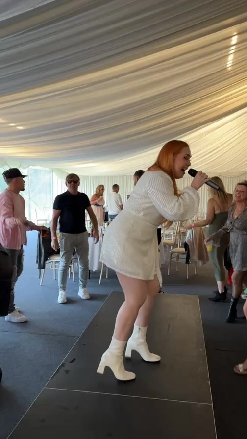 We are loving life here at VOCAL HOUSE BRUNCH @themanoratbickley
Itโs @kinky_malinki_ vibe