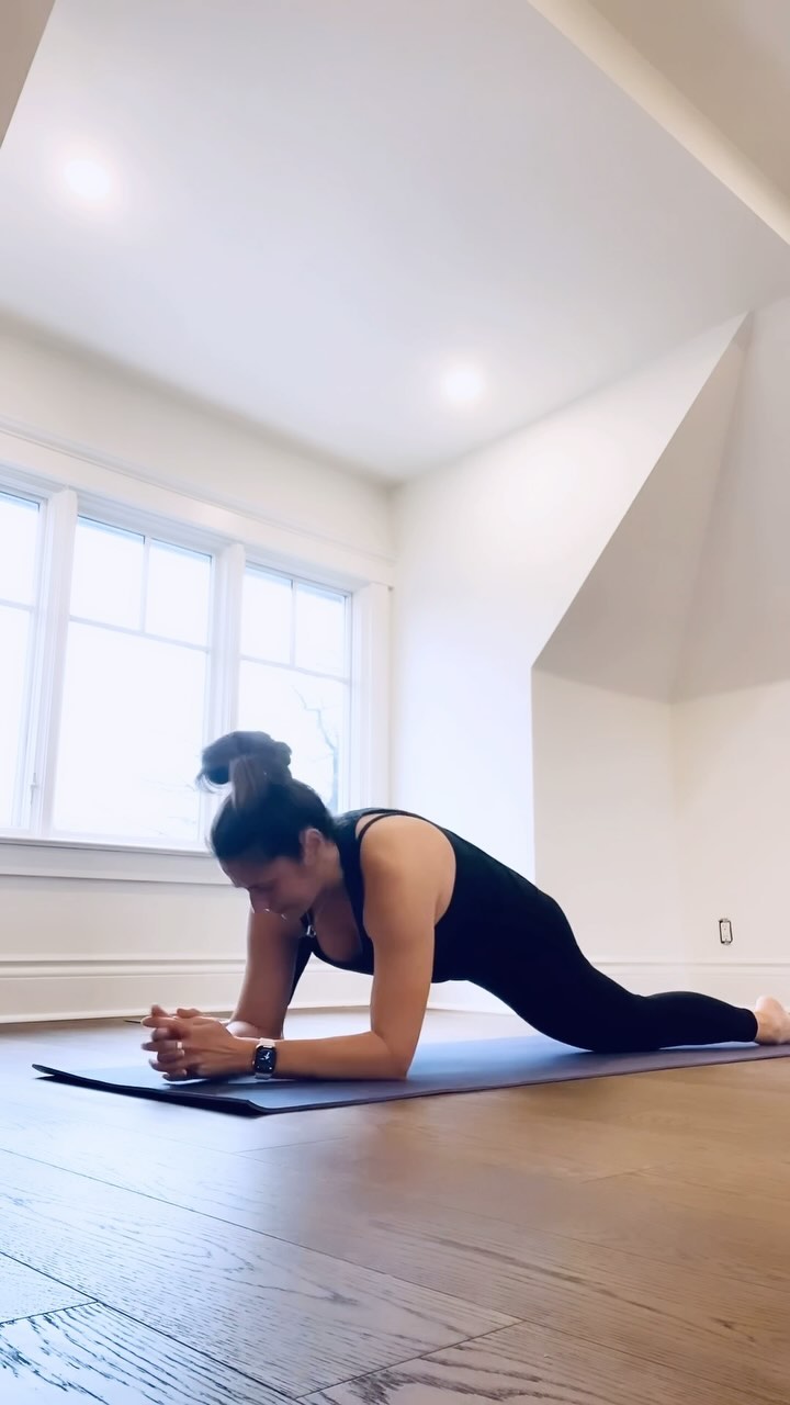 New STRETCH video loaded On Demand!🤍Join via livestream on Tuesdays at 7am EST, or access the class library on your schedule, anytime + anywhere. Link in bio to register.
#yoga #sweatandflow #stretch #mobility #movement #onlineyogaclasses #meditation