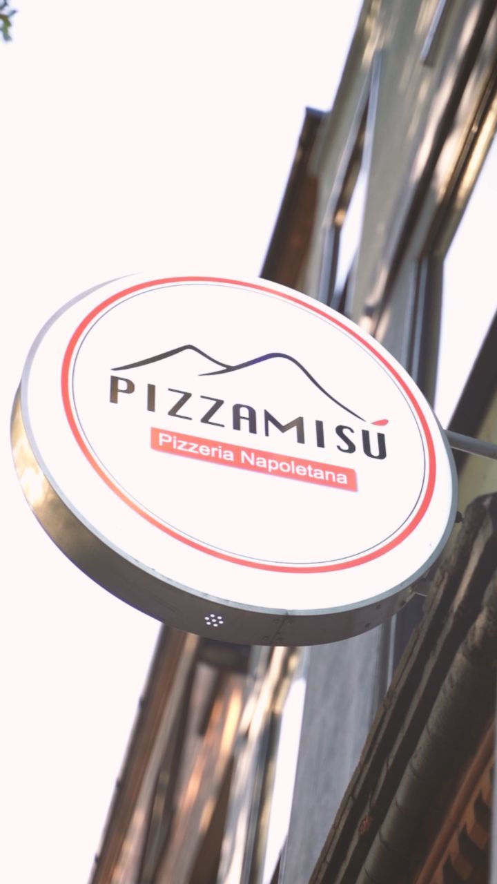 RESTAURANT 6/100: PIZZAMISU 🍕
@pizzamisunottingham is Nottingham's finest Napoletan pizza place, located in the centre of the city. The pizza's are insanely good along with the the decor and the whole vibe, definitely one of my favourite places 👌
#restaurantmarketing #nottinghamrestaurant #nottsfood #nottsuni #notts #nottstrent #nottstrentuni #restaurant #restaurantpromo #pizza #pizzalover #pizzatime #pizzapizzapizza #napoletanpizza