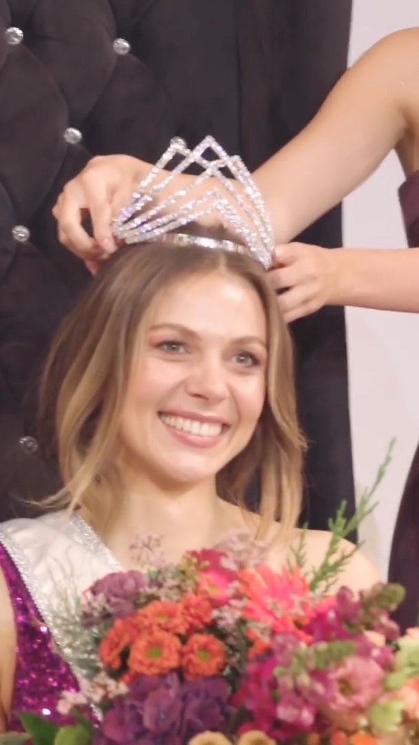 …about last Week🤍 Finale Zett-Miss Südtirol 2024
30‘Jahre✨
@zettmisssuedtirol @zettamsonntag @mara_kerschbaumer @patex.it @tanzfabrik_suedtirol @pietro_polidori @bettinamanfra @sunflower_cosmetic_ @valentino.coiffeur.salons @runggaldier1896 @atelieremebolzano @amelie.boutique.mademoiselle @bettenhaustheiner.it @perfectplanswedding @garage.patisserie @gruenesundco
@_annaegger_ @gretaa.platzer @fch.lea @lauraprtl.8 @maria.stpn @franzi_regele @laura_plotegher @araceli.auer @karbacherdebora @sandra._.ha