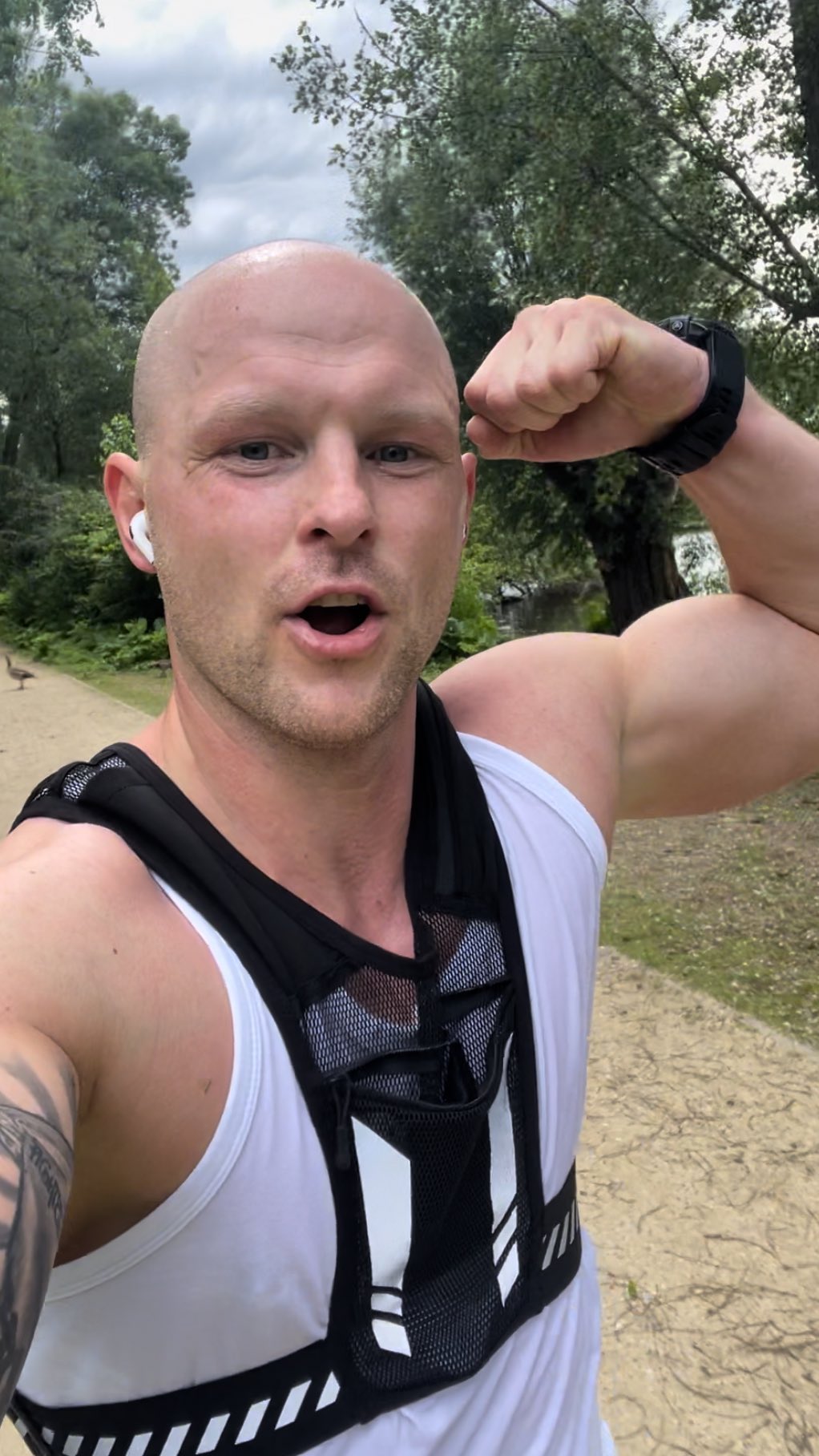 🔥Today’s training🔥
4 rounds of:
2klm/ run
1 min. Intense shadow boxing
30 push ups with clap
20 burpees with high jump
Repeat 4 times
#running #workout #training #fit #power