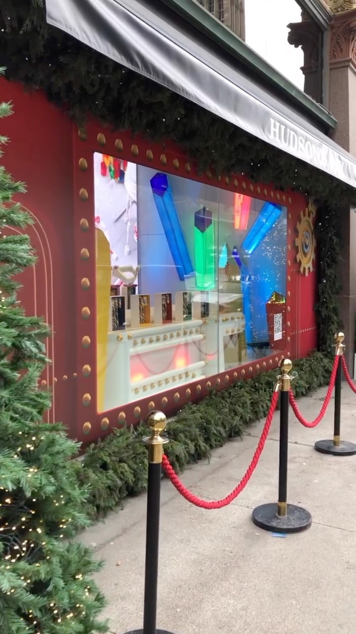 Took a walk down memory lane to check out the famous @hudsonsbay windows! Less fashion and more tech - of course! Enjoy
.
.
.
.
.
#windowshopping #hudsonbay #fashion #tech #christmaswindow #christmas #christmasdecor #toronto #the6ix #torontolife #christmastime #christmasdecorations #happiness #fun #christmaslights