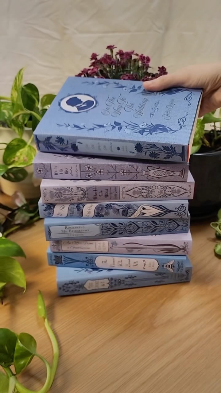 Who has the best love story in the Bridgerton series?? Let us know in the comments 🐝 We’re running a 20% off on Etsy atm to welcome this gorgeous new set so now’s the perfect time to add them to your collection! #bridgerton #dustjackets #books #bookstagram #booktok #bookshelf #shelfie #regency #vintage #sale