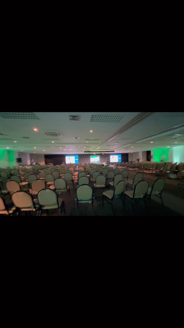 E aí vamos dar uma virada nos eventos da sua empresa !? Esse foi o evento realizado na pousada do rio quente - centro de convenções do grupo@aviva com a solução de equipamentos áudio visual , sonorização ,iluminação e cenografia da @damacenoproducoes ! Venha realizar o seu evento com a Damaceno Produções . #damacenoproduzindosuasideias