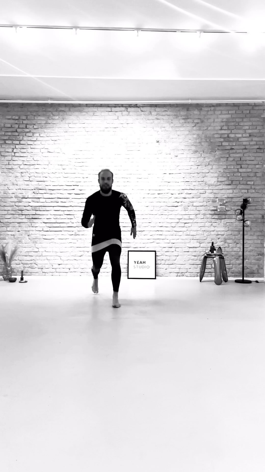 CARDIO MEETS STRENGTHS in our cardio abs & booty full body workout sessions. #yeah #absworkout #bootyworkout #cardio #cardioworkout #sweat #yeahstudio.berlin