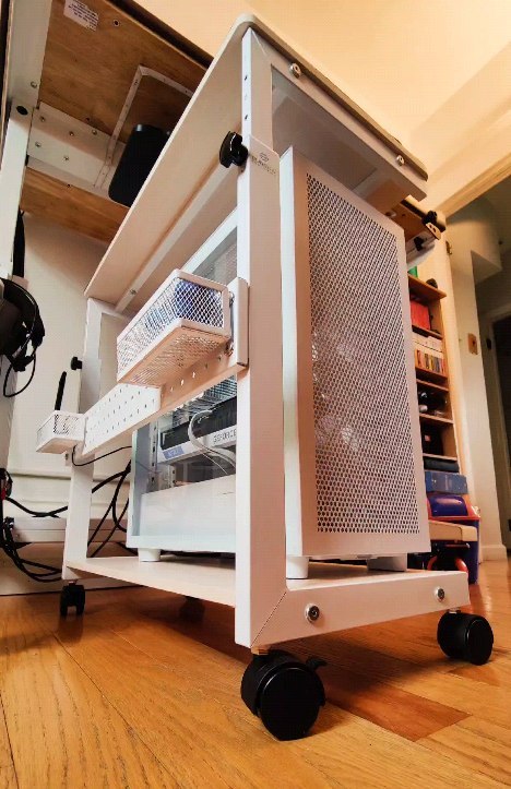 Sounds like a lot of hoopla to make over a new PC build & desk setup, right? 😂 WRONG!
PC built with love by @eureka_moment 🤍
•
#pc #pcbuild #desksetup #workbench