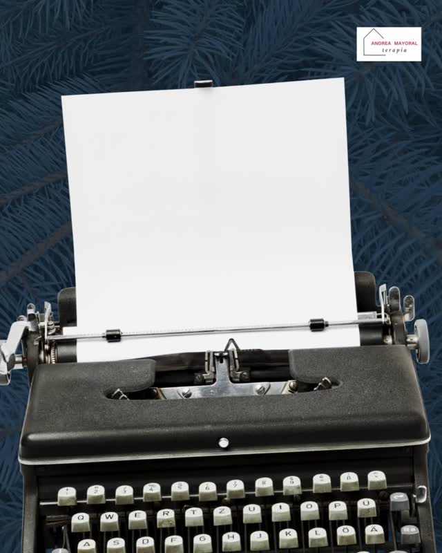 Comprometerse con uno mismo no siempre es fácil.
A veces duele mirarse, a veces cuesta quedarse.
Pero en ese acto de ternura profunda, algo empieza a sanar.
No se trata de hacerlo perfecto, sino de hacerlo presente.
De decir: “Estoy aquí para mí, incluso cuando no sé cómo”.
Porque el vínculo más importante es el que construyes contigo.
Haz una pausa. Respira.
Y recuérdate: mereces tu amor.
Andrea Mayoral Martín
Psicóloga y terapeuta ocupacional
📩 andreamayoralterapia@gmail.com
#autocuidado #saludmental #psicologia #terapiaocupacional #psicologiaonline #bienestar #compromisoconuno