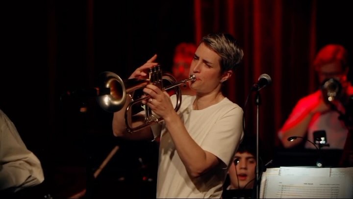 Soon we will be playing MAMBO again with the fabulous @njjojazz . Dates coming up: Feb 17 @luxnijmegen | Feb 24 @paard_denhaag | March 9 @horn.of.plenty.festival (Den Bosch) | April 13 @jazzaheadde (Bremen, Germany).
Playing my @adamsbrass flugelhorn..
The piece 'Para Bailar' was written and arranged by the one and only Juan Diego Valencia (@juanchosargento ). I recorded it for my last album 'Cuba Linda'.