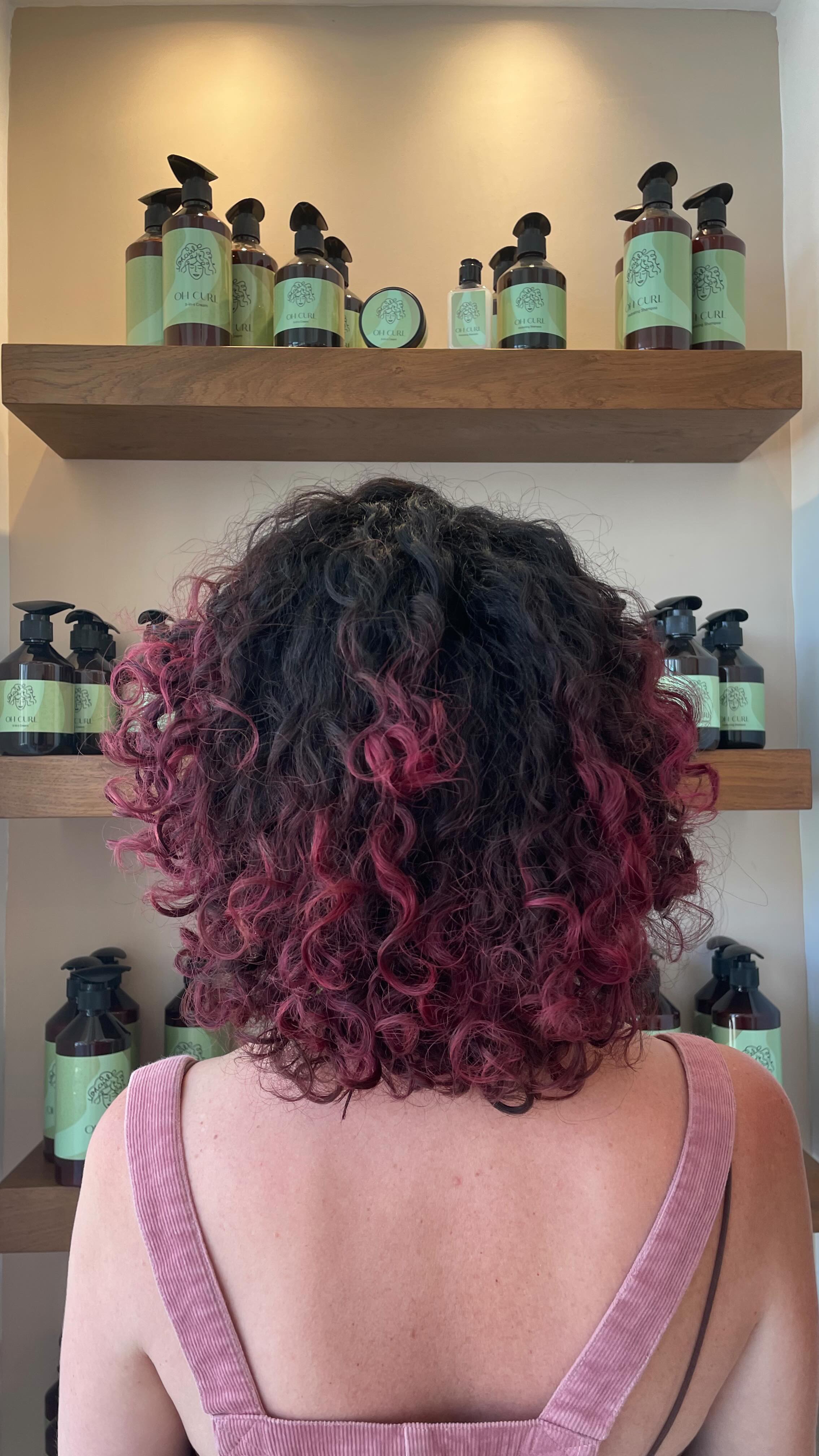 It’s crazy how each individual’s hair reacts to the color we apply. Today, Jordana, one of my favorite returning clients wanted another color addition to her already colorful hair history! She’s not afraid to try new colors, (we’ve done it all) so we decided on a beautiful poppy red.
Although it’s ‘poppy red’ our canvas was previously lightened and had remnants of a faded green. We decided to head in the opposite direction for some bright warmth. Application of this bright red color versus results can be surprisingly different. It’s best to test on a small section of hair and go from there. This will last in Jordana’s a hair for about 5 shampoos. (And then we will play with a different color!)
#curls#curlygirl#curlyhair#ohcurl#smallbusiness#product#color#haircare#hair#hairgram#telaviv#israel