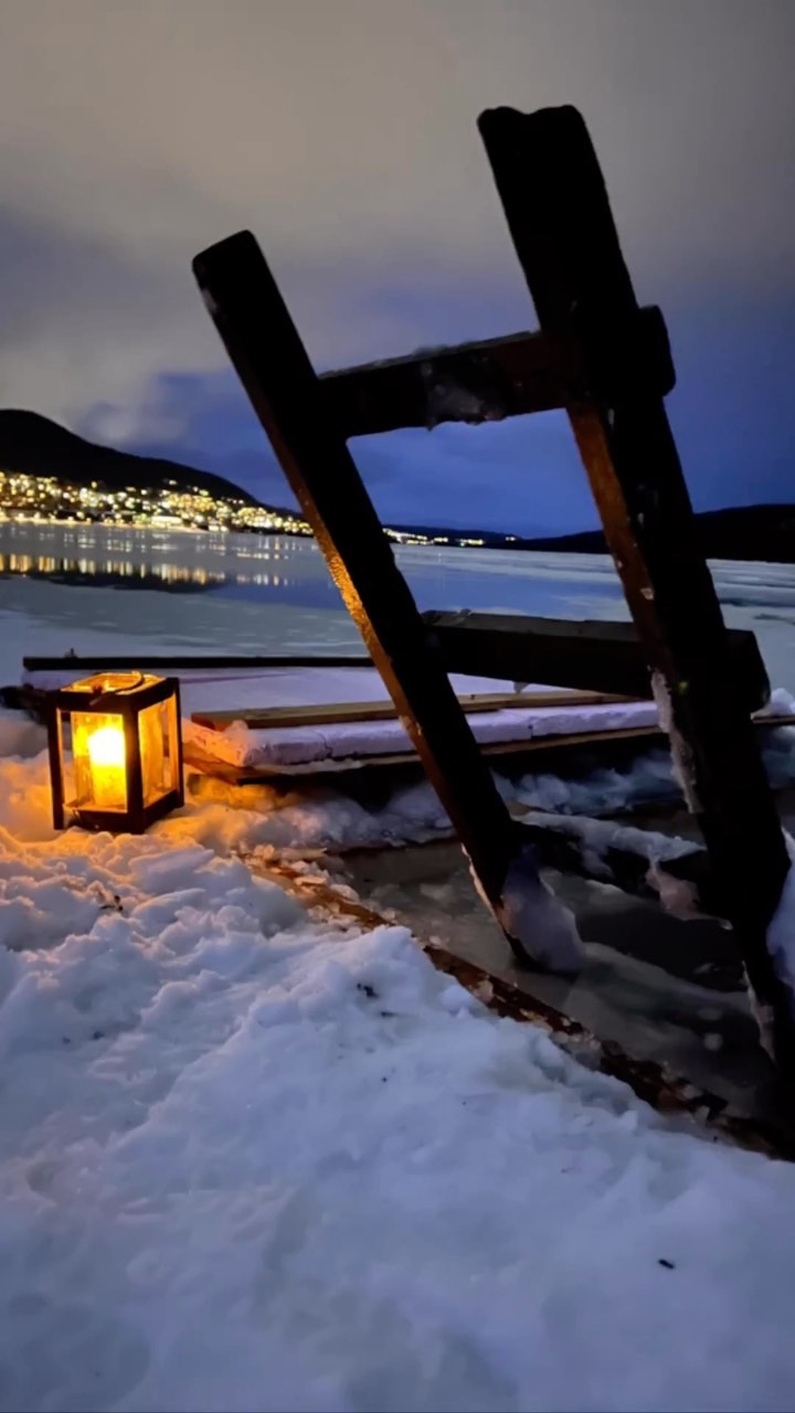 ❄️Isbath Sauna in Åre❄️
Healing power Cold bath and sauna.
The ritual begins with BrethWork to get closer to your mind and body. Then we dip in the isbath and master the cold together with the power nature has given us. Then we warm up in our wood-burning sauna. The method is inspired by: @iceman_hof Wim Hof.
Let nature's mountain water heal you ❤️
Price with yoga; 2000 kr / 2 h
4 people, After that, SEK 350 / per person will be added.
Price without yoga; 1500 kr / 2 h
4 people, After that, SEK 350 / per person will be added.
Rent
Bathrobe 100kr/ st
Bath shoes 50 kr/ st
Swish: 123 351 41 22
Bankgiro: 659-8940
#sauna #icebath #are
#wimhof #kallbad #åresweden #destinationåre #kallbad #basuiåre #bastu #vedeldadbastu !!! #wimhof #kallbad #destinationåre Naturens fjällvatten
Helande kraft- Yoga, Kallbad och bastu.
Ritualen börjar med vinteryoga, andning och rörelse- som vidgar dina kärl, ökar din flexibilitet, sinne och kropp. Sen kommer momentet - gå ner i isvaken och bemästrar kylan tillsammans med den kraft naturen har gett oss.
Belöningen - att värmer vi upp oss en vedeldad bastu.
Metoden är inspirerad av: @iceman_hof Wim Hof
Plats: ”kurort Åre”-Nedanför nationalarenan/wm8 -över rälsen och in till höger.
Pris:
Yoga kallbad och bastu 2h
2000kr för 4 personer därefter tillkommer 350 kr per person
Pris:
Kallbad och bastu 2h
1500 kr för 4 personer därefter tillkommer 350 kr per person
Anmälan: info@yogawithfia.com
Hyra
Badrockar 100kr/ st
Badskor 50 kr/ st
Swish: 123 351 41 22
Bankgiro: 659-8940
Välkomna önskar @yogawithfia
#wimhof #kallbad #åresweden #destinationåre #kallbad #basuiåre #bastu #vedeldadbastu
https://fb.me/e/1yZkr9I3O